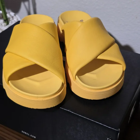 Sorel Women's Vibrant Orange Slide Sandals - Picture 8 of 8